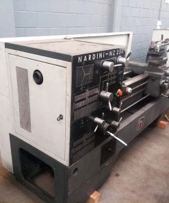 Torno mecânico marca Nardini modelo NZ-250 revisado e pintura nova.